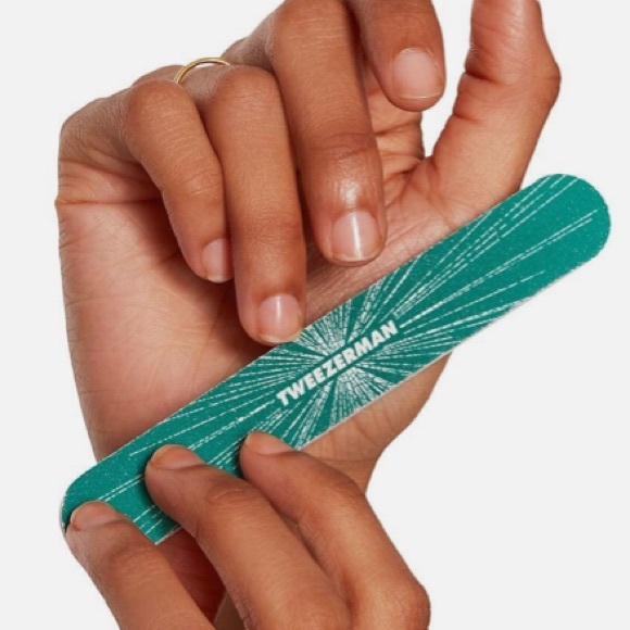 NEW Limited Edition Tweezerman Manicure Set, Emerald Shimmer - Picture 3 of 5